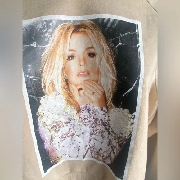 NWT Tan Forever 21 Britney Spears Hoodie! Graphic Crop Style Sweatshirt - Picture 6 of 7